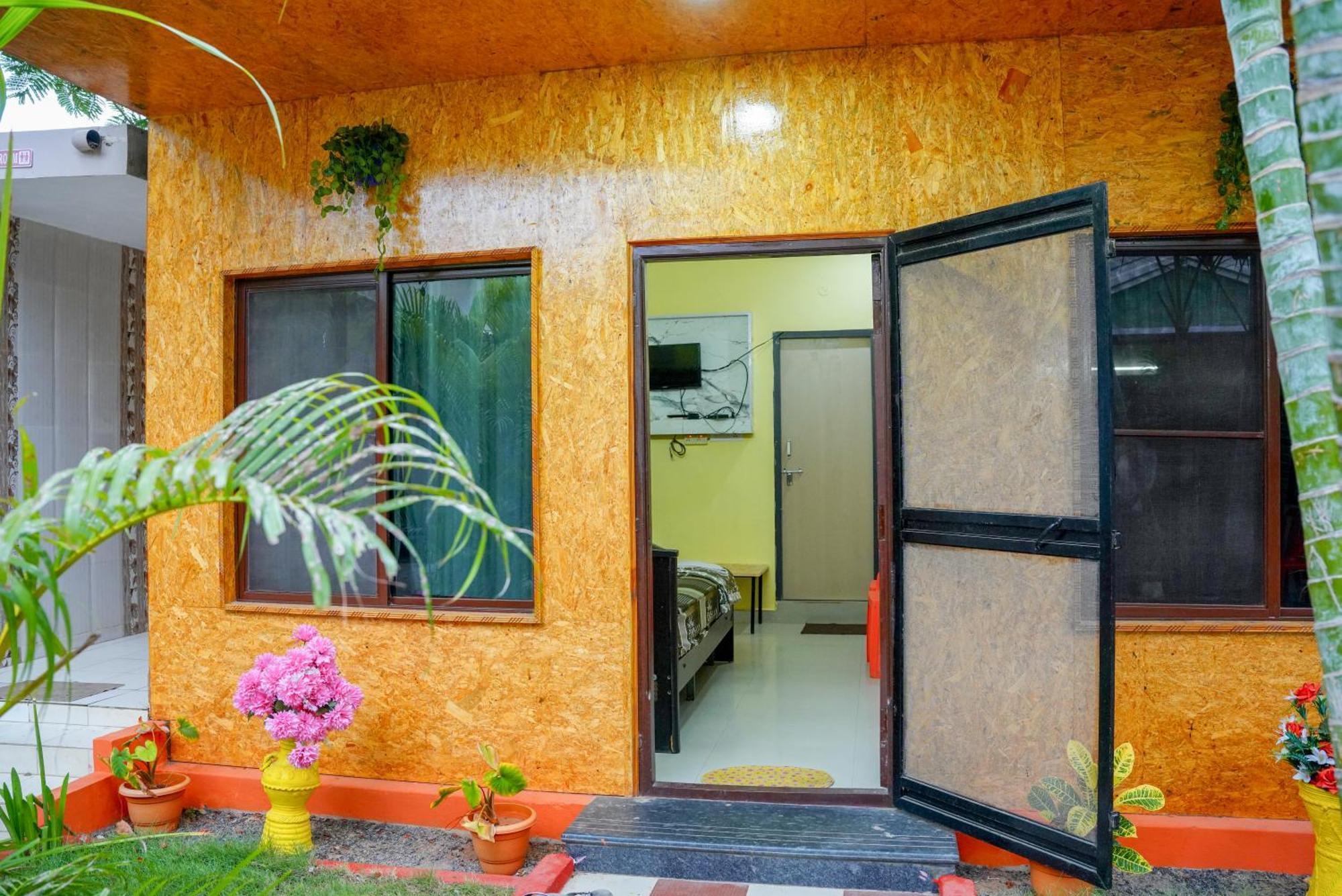 Lotus Pond Resort & Spa Bapatla Ngoại thất bức ảnh